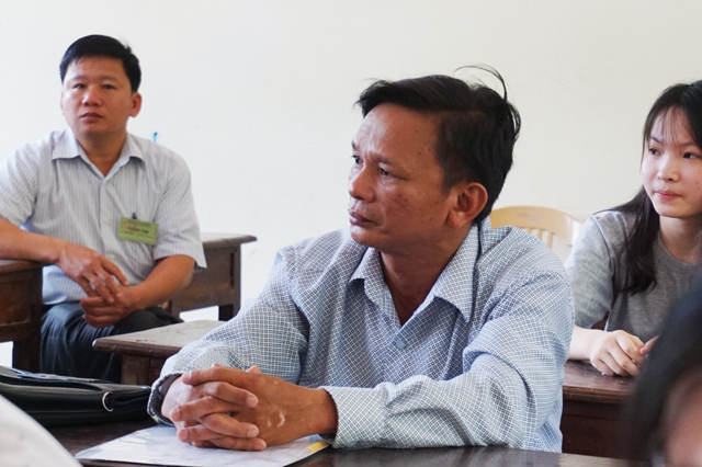 &Ocirc;ng Nguyễn Xu&acirc;n Hồng - một trong những th&iacute; sinh nhiều tuổi nhất tại cụm thi số 28.