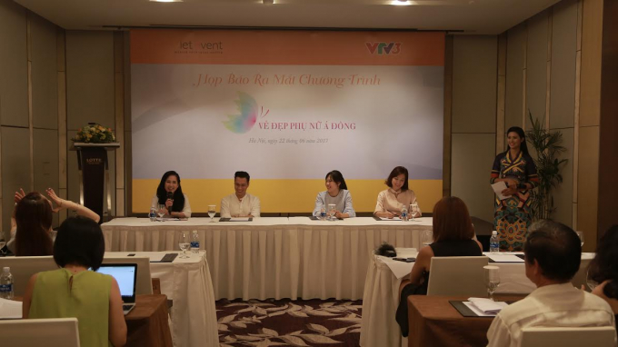 To&agrave;n cảnh buổi họp b&aacute;o.