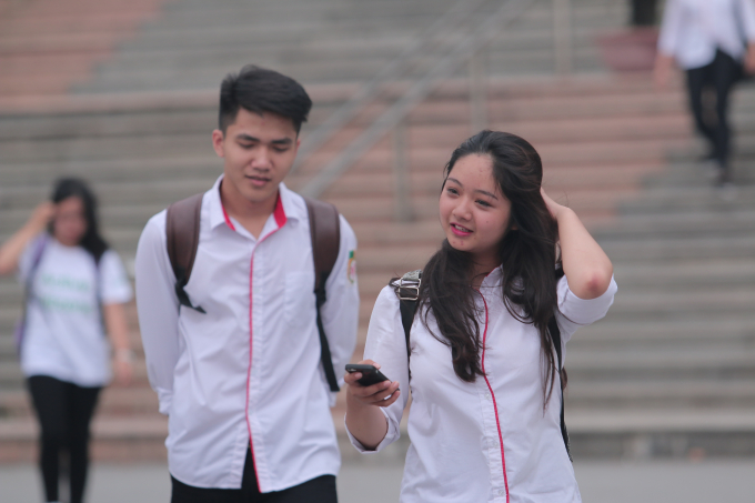 Kết th&uacute;c ng&agrave;y thi đầu ti&ecirc;n kh&aacute; su&ocirc;n sẻ với nhiều th&iacute; sinh.