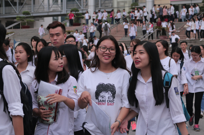 Theo ghi nhận tại điểm thi&nbsp;THPT H&agrave; Nội - Amsterdam, c&aacute;c th&iacute; sinh đều đ&aacute;nh gi&aacute; đề To&aacute;n kh&aacute; dễ.