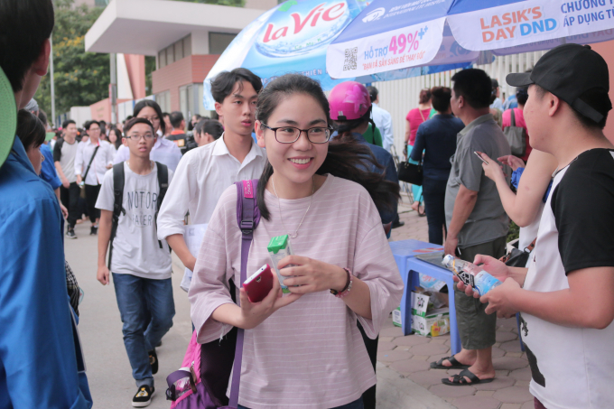 Kết th&uacute;c ng&agrave;y thi đầu ti&ecirc;n, c&aacute;c sĩ tử đều cảm thấy kh&aacute; thoải m&aacute;i với đề thi năm nay.