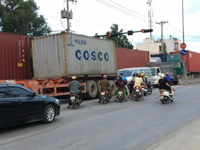 Xe container th&agrave;nh nỗi &aacute;m ảnh của người d&acirc;n C&aacute;t L&aacute;i