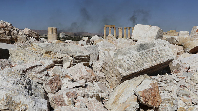 H&igrave;nh ảnh hoang t&agrave;n ở Nh&agrave; h&aacute;t La M&atilde; cổ đại tại Palmyra. (Ảnh: RT).