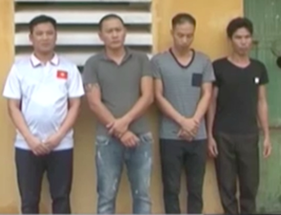 4 đối tượng đ&agrave;o hầm đột nhập v&agrave;o C&ocirc;ng ty TEAYANG trộm cắp hơn 2000 m&agrave;n h&igrave;nh điện thoại.