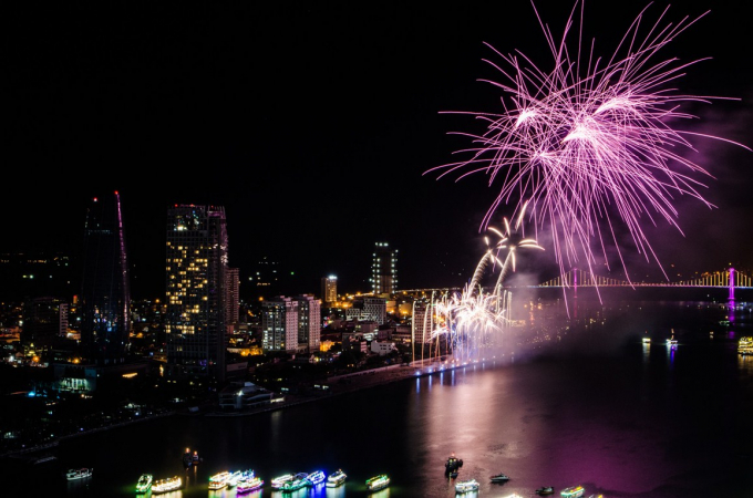 Phần bắn ph&aacute;o hoa lung linh tr&ecirc;n s&ocirc;ng H&agrave;n của đội Australia.