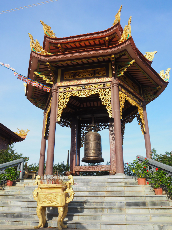 Đến Hải Tiến lễ ch&ugrave;a Hồi Long