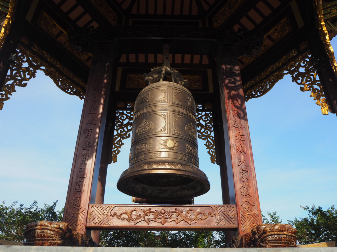 Đến Hải Tiến lễ ch&ugrave;a Hồi Long