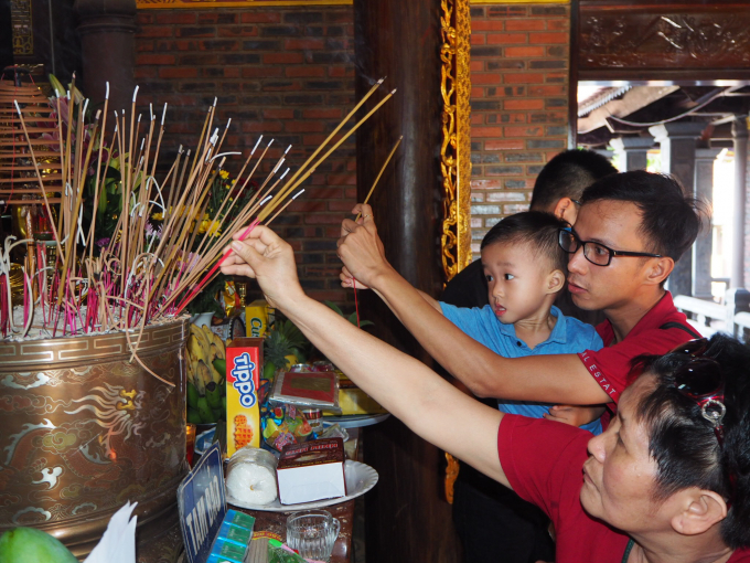 Đến Hải Tiến lễ ch&ugrave;a Hồi Long