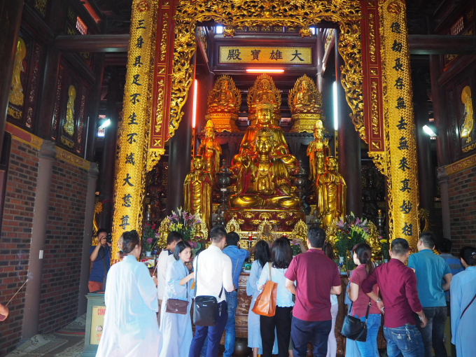 Đến Hải Tiến lễ ch&ugrave;a Hồi Long