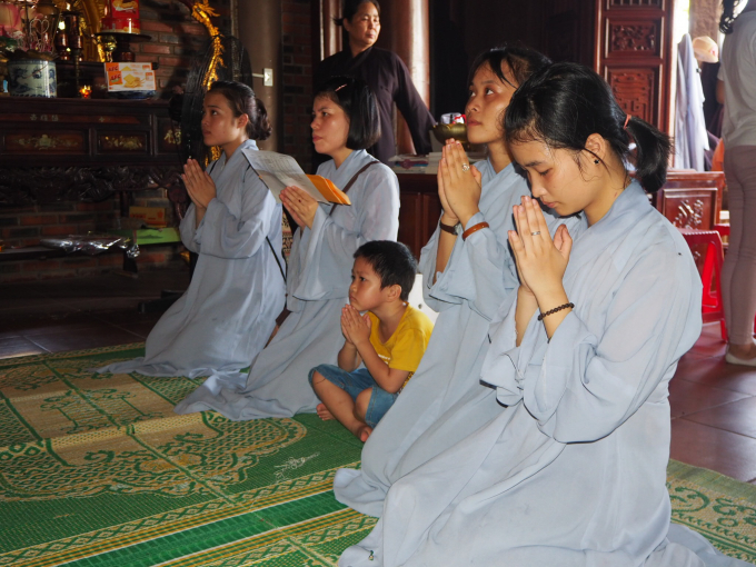 Đến Hải Tiến lễ ch&ugrave;a Hồi Long