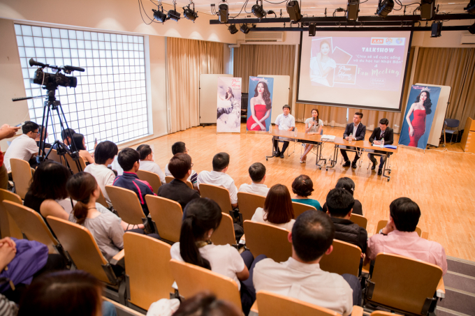 Hoa hậu Phạm Hương được ch&agrave;o đ&oacute;n nồng nhiệt tại Nhật Bản