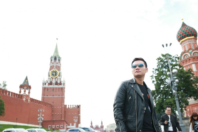 Khắc Hưng cũng trổ t&agrave;i l&agrave;m nhiếp ảnh gia khi tự m&igrave;nh ghi lại nhiều khoảnh khắc đẹp cho anh trai Khắc Việt.