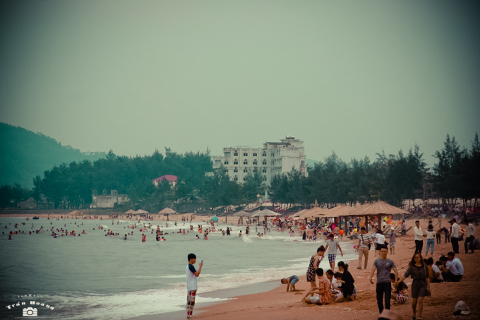 B&atilde;i biển Thi&ecirc;n Cầm, nơi thiếu nữ