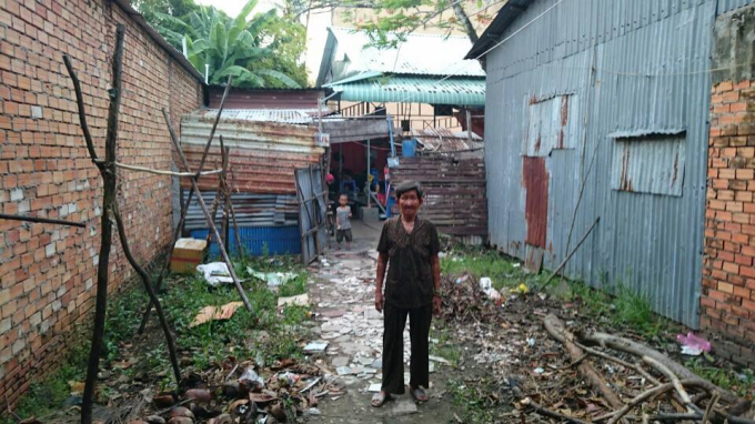 B&agrave; Ơi b&ecirc;n mảnh đất của m&igrave;nh.