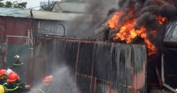 Video: Cháy kho nhựa phế thải tại Triều Khúc