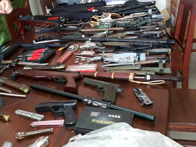 Số vũ kh&iacute; khủng đối tượng Vi&ecirc;n trữ tại nh&agrave; chuẩn bị giao b&aacute;n.