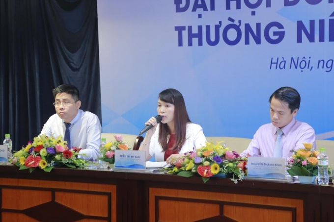 Ban l&atilde;nh đạo KLF trả lời c&aacute;c c&acirc;u hỏi của cổ đ&ocirc;ng