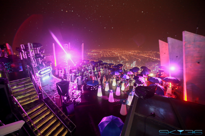 Đ&ecirc;m 30/6, tại SKY36 sẽ diễn ra &ldquo;dạ tiệc trắng&rdquo; với nhiều tiết mục nghệ&nbsp;thuật s&ocirc;i động.