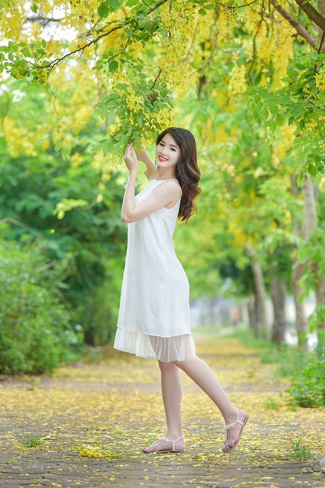 H&agrave; Nội l&agrave; nơi Trang tới nhiều nhất sau qu&ecirc; nh&agrave;. Trang chia sẻ: &ldquo;Với em cảm nhận về H&agrave; Nội rất đặc biệt. V&agrave; em nghĩ nhắc tới H&agrave; Nội kh&ocirc;ng ai c&oacute; thể kh&ocirc;ng nhắc tới 12 m&ugrave;a hoa rực rỡ nơi đ&acirc;y. Nếu cho em chọn rằng hoa n&agrave;o l&agrave; đẹp nhất ở H&agrave; Nội th&igrave; thực sự rất kh&oacute; bởi với em mỗi lo&agrave;i hoa đều mang đến một cảm gi&aacute;c một c&aacute;i đẹp kh&aacute;c nhau&rdquo;.