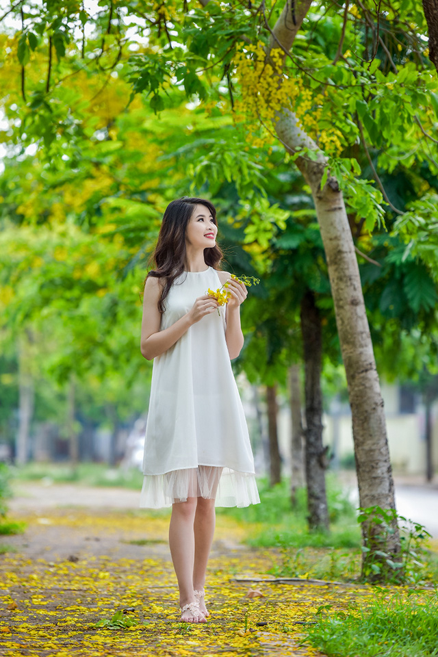 Trang tiếp lời: &ldquo;Th&aacute;ng 1 sắc đ&agrave;o sum vầy, th&aacute;ng 2 hoa sưa ng&aacute;t hương , th&aacute;ng 3 hoa ban mỏng manh, th&aacute;ng 4 hoa loa k&egrave;n thơ mộng tinh kh&ocirc;i... Rất đặc biệt&rdquo;.