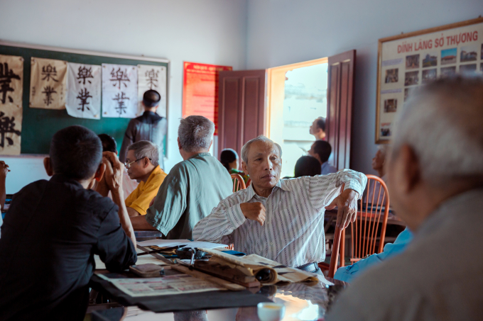 Gặp gỡ Nghệ nh&acirc;n thư ph&aacute;p l&agrave;ng gốm