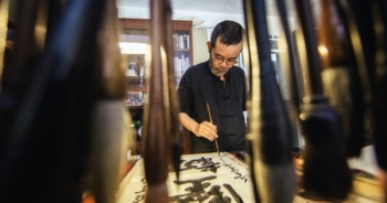 Gặp gỡ Nghệ nhân thư pháp làng gốm