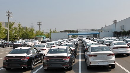 Ô tô giảm giá cả trăm triệu đồng vẫn không "đắt hàng"