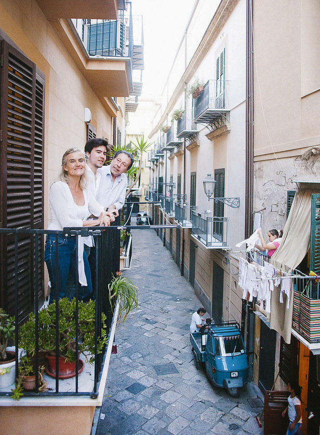 Gia đ&igrave;nh Veniero sống ở Palermo, Sicily, &Yacute;.