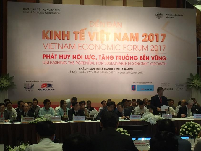 Tại Diễn đ&agrave;n kinh tế Việt Nam 2017: Ph&aacute;t huy nội lực, tăng trưởng bền vững.