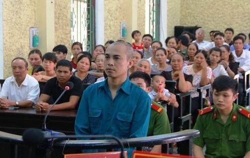 Ghen tuông, dùng dao truy sát nhân tình của vợ