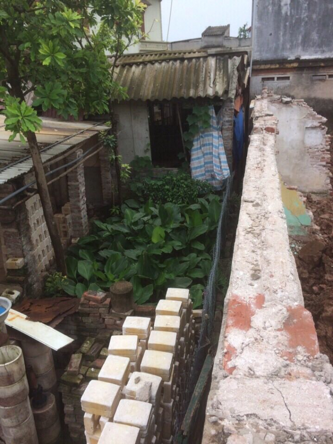 Khu đất tranh chấp giữa nh&agrave; &ocirc;ng T&ugrave;ng v&agrave; nh&agrave; bị c&aacute;o Nh&acirc;m