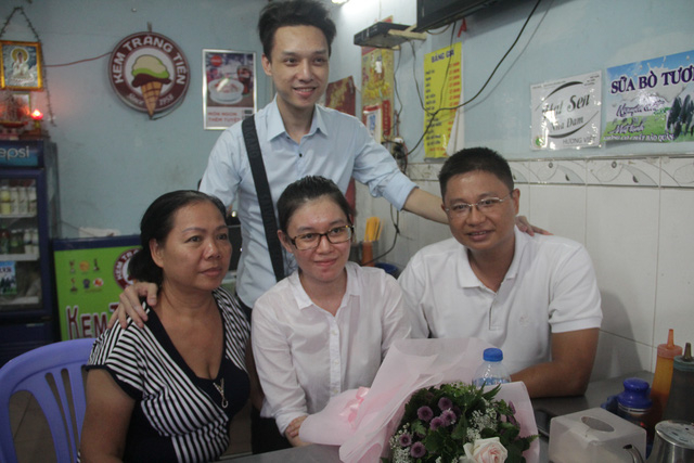 Thùy Dung cùng gia đình.