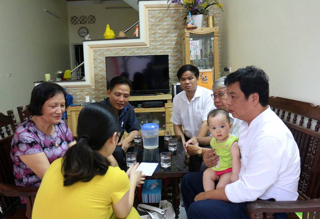 L&atilde;nh đạo Tổng hội Y học Việt Nam v&agrave; Hội Hồi sức cấp cứu - chống độc v&agrave; Vợ con của BS Ho&agrave;ng C&ocirc;ng Lương