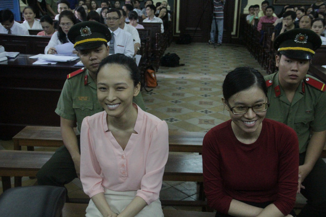 Hoa hậu Phương Nga v&agrave; Nguyễn Đức Th&ugrave;y Dung được tại ngoại. (Ảnh: b&aacute;o D&acirc;n tr&iacute;)