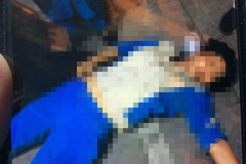 Nh&acirc;n vi&ecirc;n M&ocirc;i trường Đ&ocirc; thị bị h&agrave;nh hung đến ngất xỉu.&nbsp;