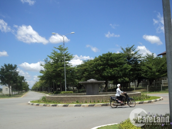 Sự trầm lắng của thị trường bất động sản B&igrave;nh Dương k&eacute;o theo số phận lận đận của khu đ&ocirc; thị Ecolakes Mỹ Phước suốt nhiều năm qua.