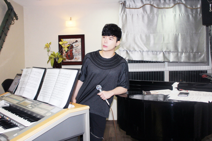 Nathan Lee sốt cao vẫn lặn lội đường xa tới nh&agrave; ca sĩ hải ngoại Nhật Hạ tập nhạc