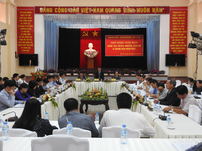 To&agrave;n cảnh buổi hội nghị.