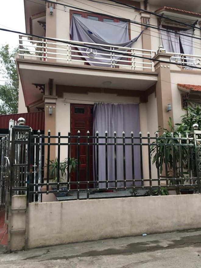 Ng&ocirc;i nh&agrave; x&acirc;y dựng tr&ecirc;n đất ao nu&ocirc;i thủy sản của &ocirc;ng Trường.