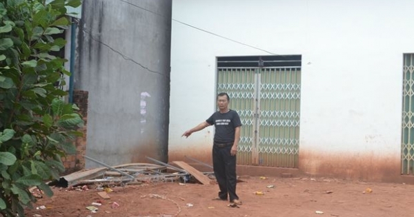 Ngang nhiên chặn đường giao thông để xây nhà ở trên đất công