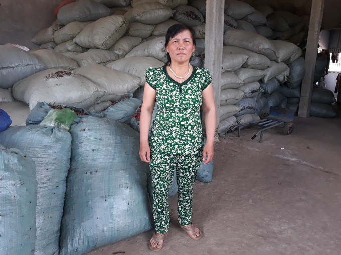 B&agrave; Trần Thị S&aacute;u - th&ocirc;n 2, x&atilde; Kroong, TP Kon Tum trao đổi vụ việc với ph&oacute;ng vi&ecirc;n.