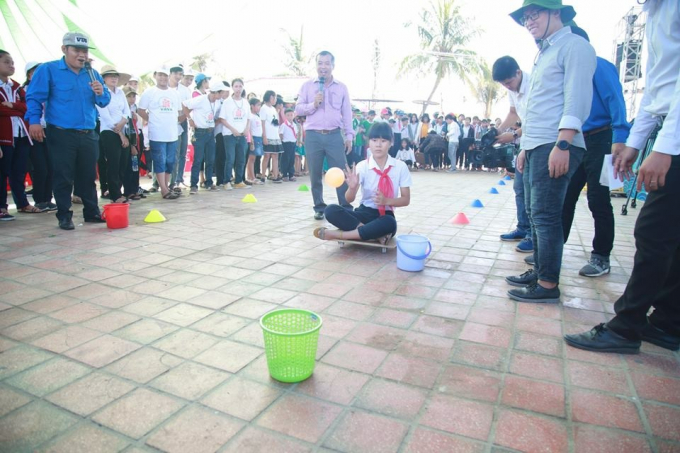 Hoạt động vui chơi trong chương tr&igrave;nh Ng&agrave;y hội tuổi thơ.