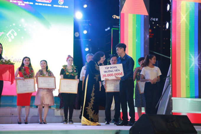 Tổng gi&aacute; trị t&agrave;i trợ bằng tiền v&agrave; hiện vật do c&aacute;c đơn vị, doanh nghiệp, nh&agrave; hảo t&acirc;m đăng k&yacute; ủng hộ chương tr&igrave;nh đ&atilde; l&ecirc;n đến 7,7 tỷ đồng.