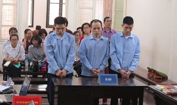 C&aacute;c bị c&aacute;o tại t&ograve;a.