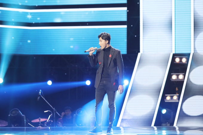 Giọng h&aacute;t Việt 2018: Thu Phường vừa h&aacute;t nhạc Mỹ T&acirc;m vừa h&ocirc;n gi&oacute; để chi&ecirc;u dụ