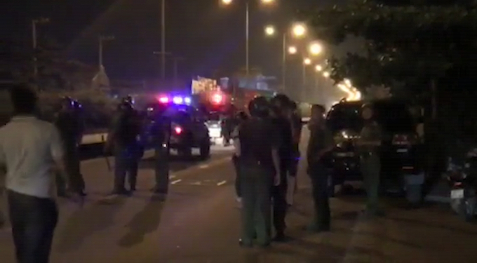 Lực lượng chức năng phong tỏa hiện trường để kh&aacute;m nghiệm