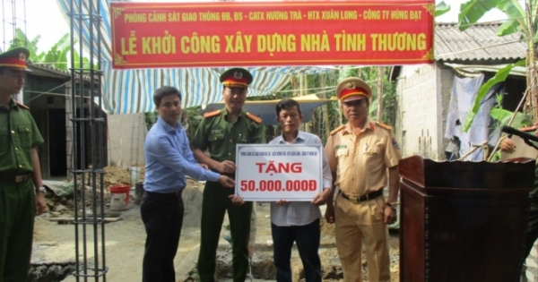 Thừa Thiên Huế: Trao nhà tình nghĩa cho thân nhân liệt sĩ