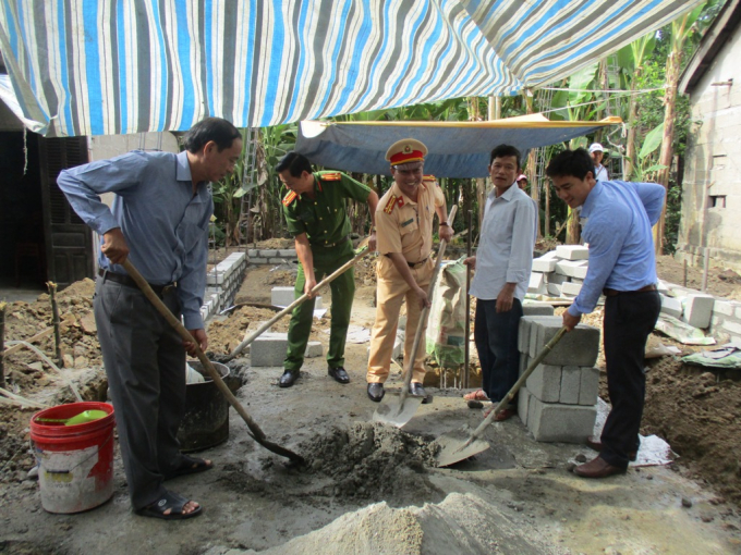 Khởi c&ocirc;ng x&acirc;y dựng nh&agrave; cho th&acirc;n nh&acirc;n liệt sĩ.