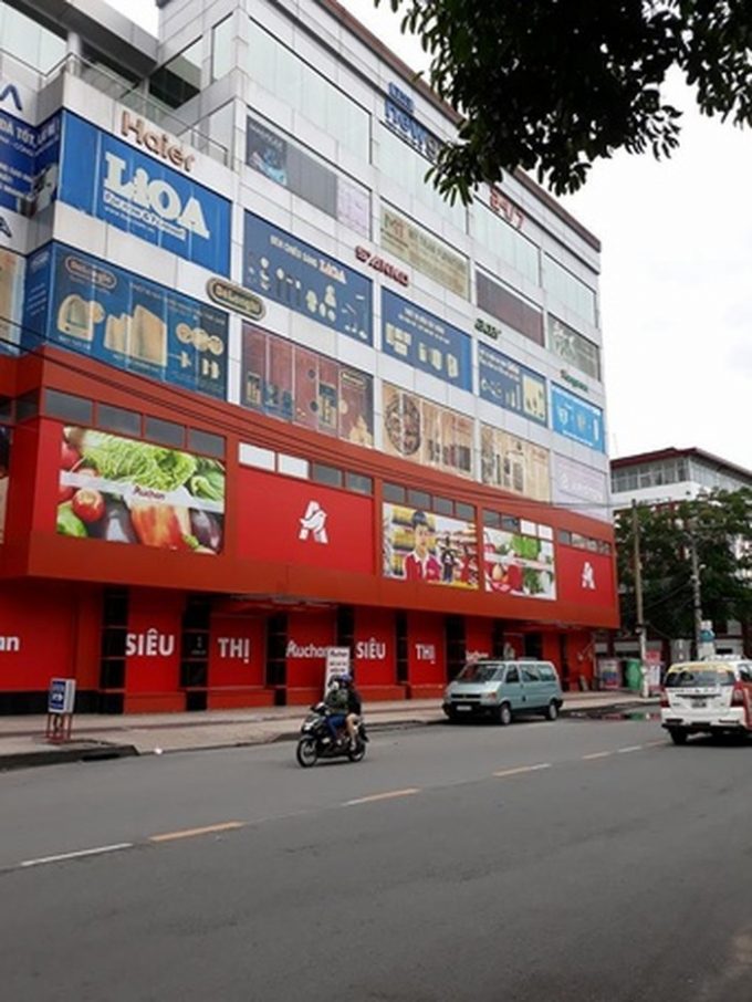 Địa chỉ số 1 đường Ho&agrave;ng Việt quận T&acirc;n B&igrave;nh hiện l&agrave; mặt sau của hệ thống si&ecirc;u thị Auchan.