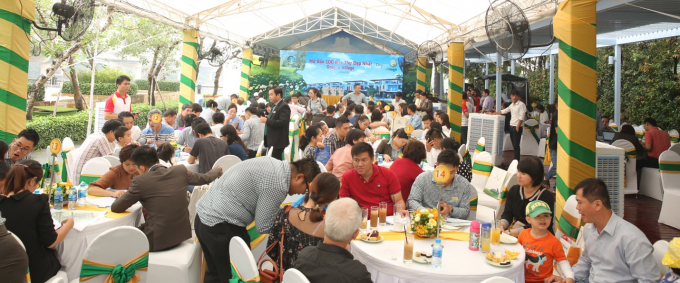 Kh&aacute;ch h&agrave;ng